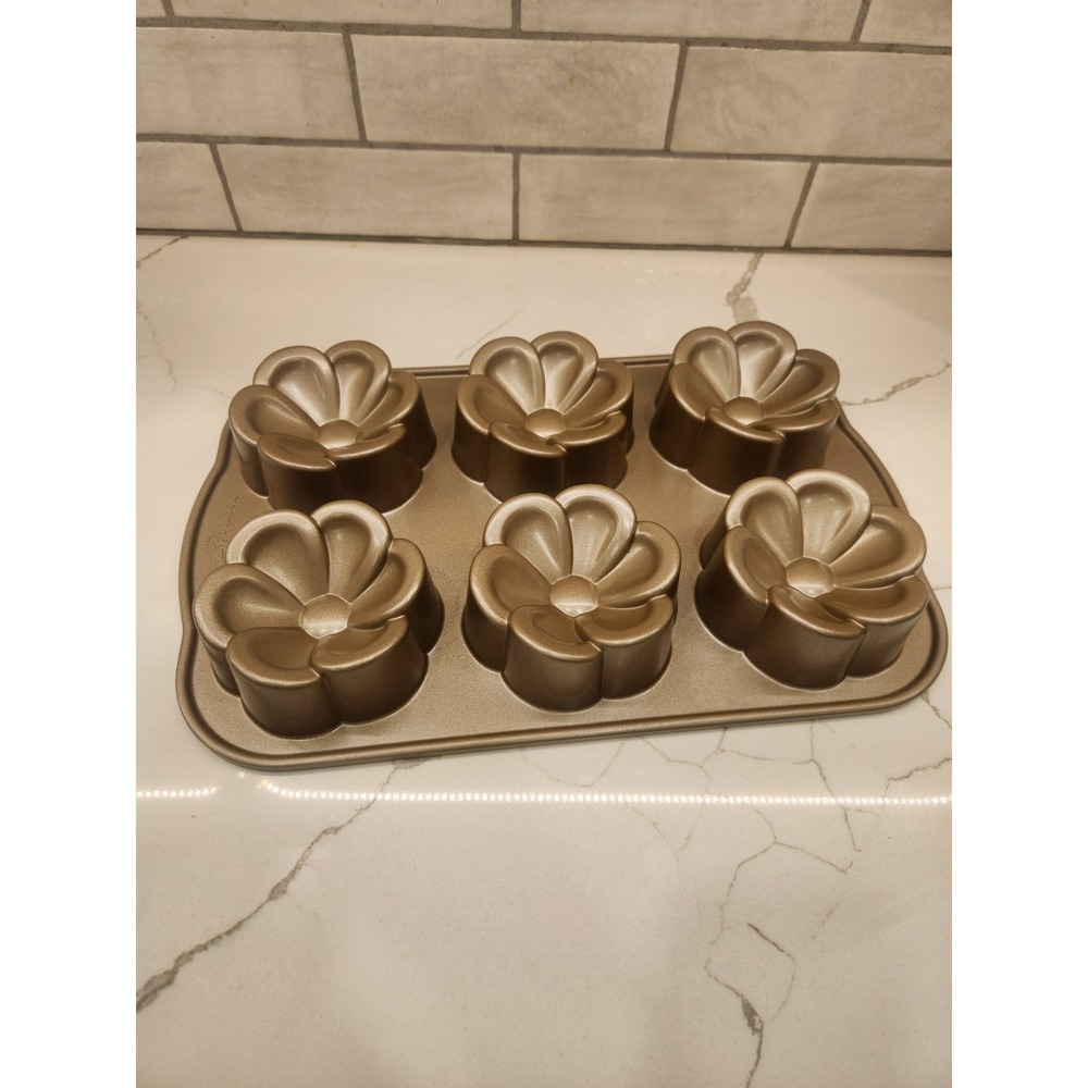 Nordic Ware Platinum Series Daisy BUTTERCUP Cakelet Pan Made in the USA 6 Cup
